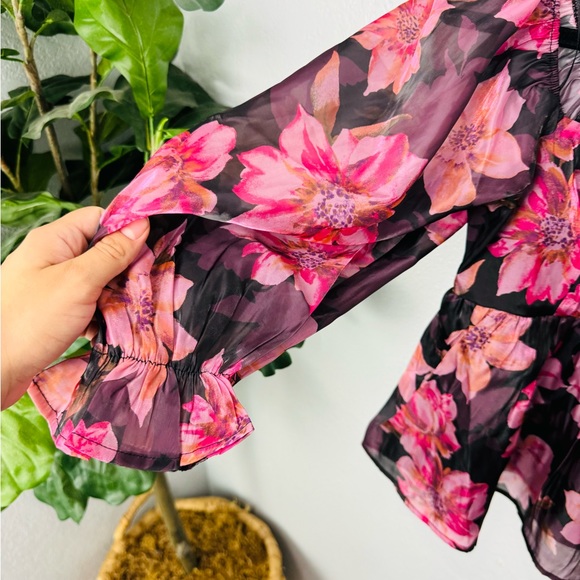 NWT Thirty/Thirty Floral Chiffon Smocked BabyDoll Bubble Long Sleeve Top - Picture 3 of 8